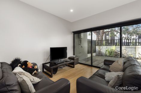 Property photo of 14 Sharp Circuit Mill Park VIC 3082