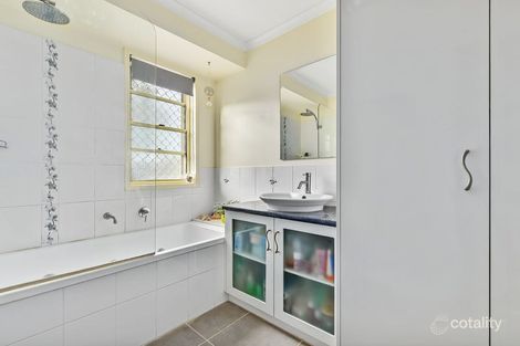 Property photo of 16 Melric Court Geham QLD 4352