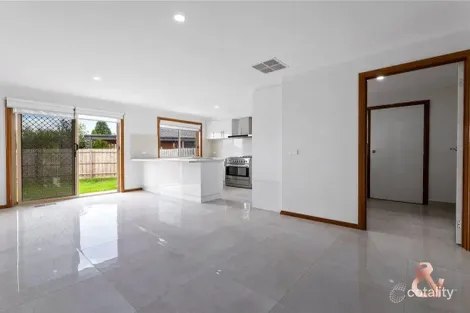Property photo of 92 Woolnough Drive Mill Park VIC 3082