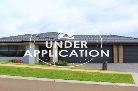 Property photo of 12 Heroic Street Drouin VIC 3818