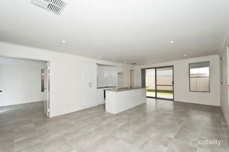 Property photo of 40 Broadmoor Loop Meadow Springs WA 6210