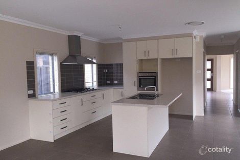 Property photo of 8 Kobe Street Ropes Crossing NSW 2760