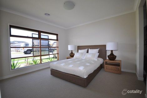 Property photo of 18 Tamarin Street Craigieburn VIC 3064
