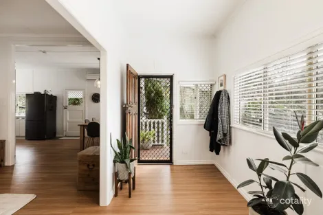 Property photo of 3 Sourris Street Mount Lofty QLD 4350