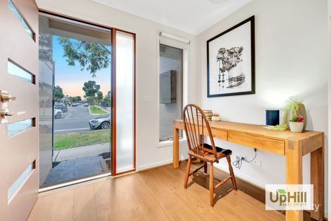 Property photo of 28 Selandra Boulevard Clyde North VIC 3978