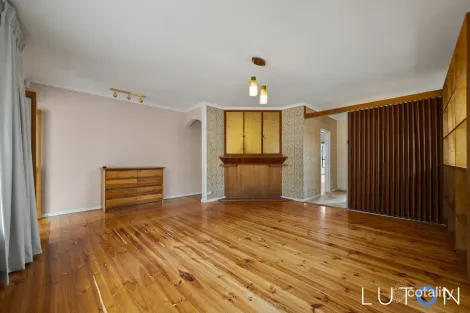 Property photo of 25 Hamelin Crescent Narrabundah ACT 2604