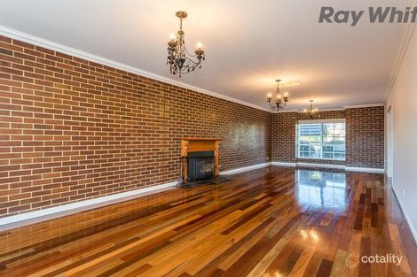 Property photo of 19 Roseleigh Boulevard Sydenham VIC 3037