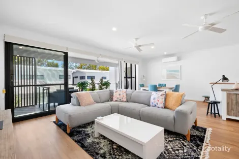 5/1 Vantage Dr, Yaroomba, QLD 4573