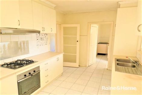 Property photo of 11 Oak Grove Springvale VIC 3171