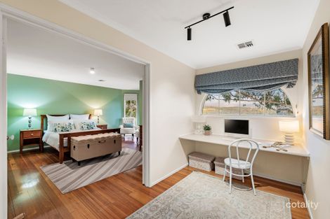 Property photo of 11 Jubilee Crescent Mill Park VIC 3082