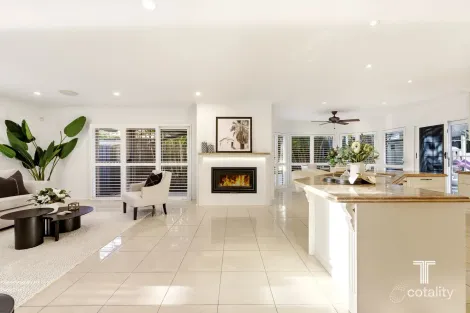 Property photo of 8 Forest Place Carindale QLD 4152