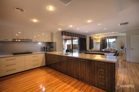 17 Coyong Rd, Wattle Grove, WA 6107