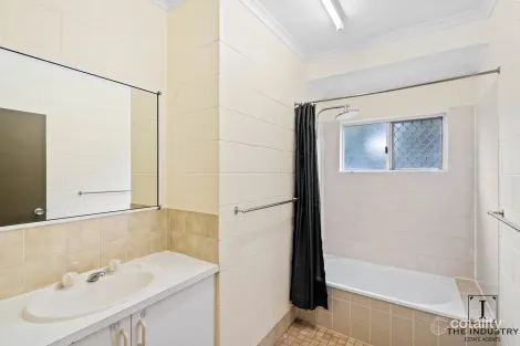 Property photo of 6 Bicentennial Road Bentley Park QLD 4869