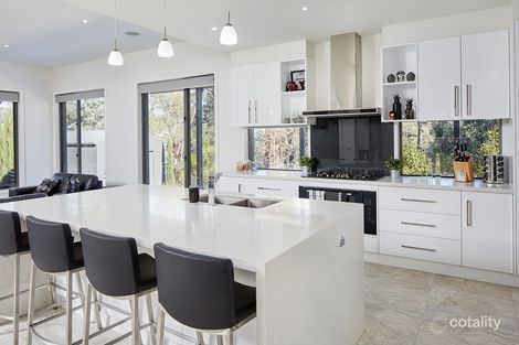 Property photo of 32 Elwood Drive Strathdale VIC 3550