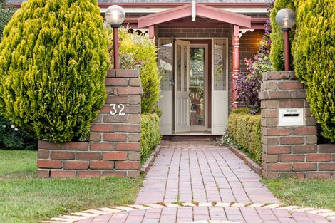 Property photo of 32 Robertson Drive Alfredton VIC 3350