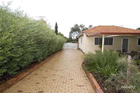 Property photo of 30 Snook Crescent Hilton WA 6163