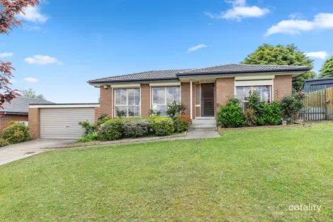 Property photo of 12 Shafer Court Endeavour Hills VIC 3802