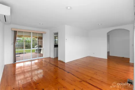 Property photo of 12 Shafer Court Endeavour Hills VIC 3802