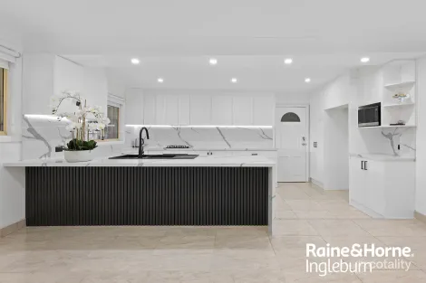 Property photo of 9 Petunia Place Macquarie Fields NSW 2564