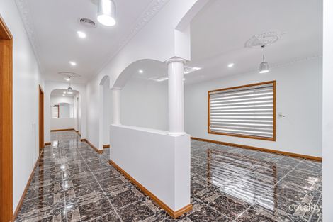 Property photo of 11 Tilley Walk Roxburgh Park VIC 3064