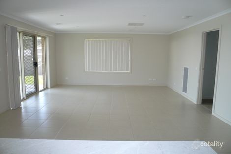 Property photo of 19 Craig Circuit Leneva VIC 3691