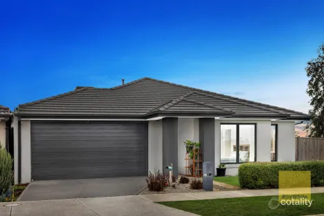 30 Willowbank Cct, Thornhill Park, VIC 3335