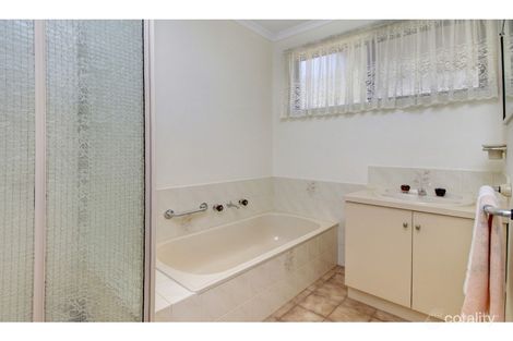 Property photo of 17 Sunhill Avenue McCrae VIC 3938