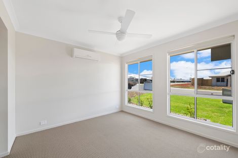Property photo of 2/32 Radcliffe Crescent Glenvale QLD 4350