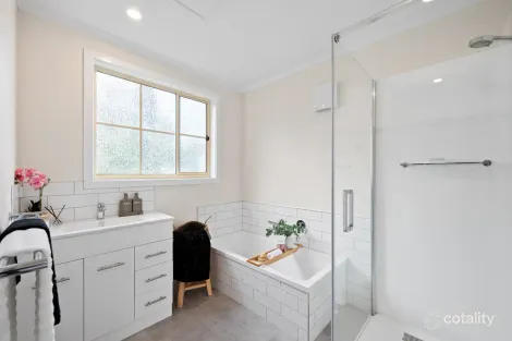 Property photo of 4/9 Long Point Road Sandy Bay TAS 7005