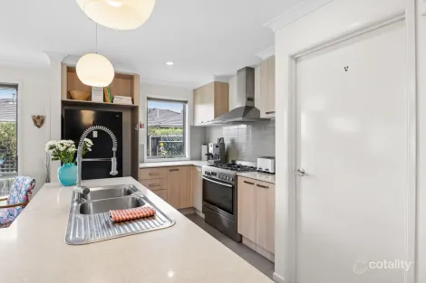 Property photo of 3 Rooney Crescent Lucas VIC 3350