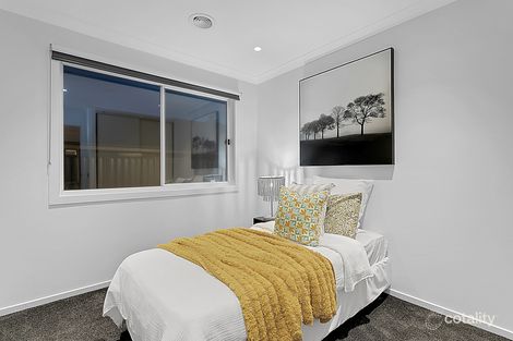 Property photo of 18 Walnut Way Pakenham VIC 3810