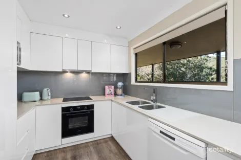 Property photo of 8 Gregory Street Wyoming NSW 2250