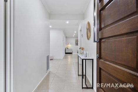Property photo of 12 Roundhay Crescent Point Cook VIC 3030