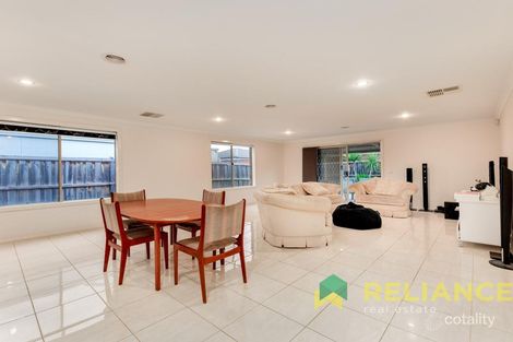 Property photo of 2 Carex Place Brookfield VIC 3338