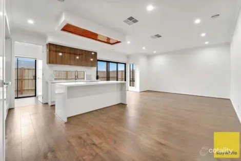 Property photo of 82 Exploration Avenue Werribee VIC 3030