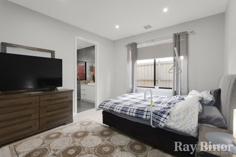 Property photo of 11 Chomley Way Mickleham VIC 3064