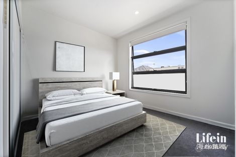 Property photo of 11 Grasslands Loop Keysborough VIC 3173