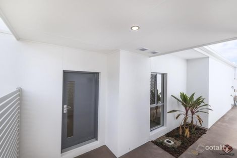 Property photo of 1/37 Azure Way Hope Island QLD 4212