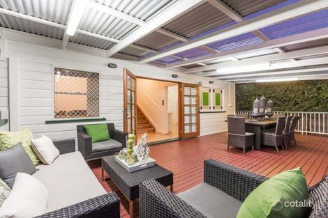 Property photo of 27 Stratton Terrace Wynnum QLD 4178