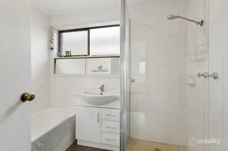 Property photo of 16 Third Avenue Rosebud VIC 3939
