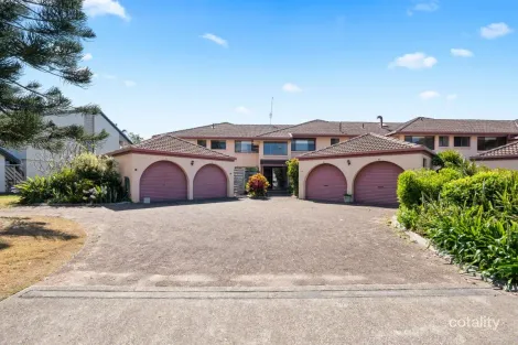 Property photo of 1/4 Dunlop Court Mermaid Waters QLD 4218