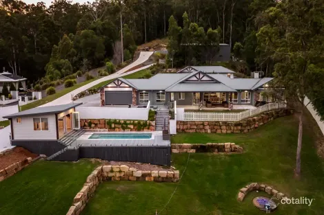 11 Bush Swallow Rd, Bonogin, QLD 4213