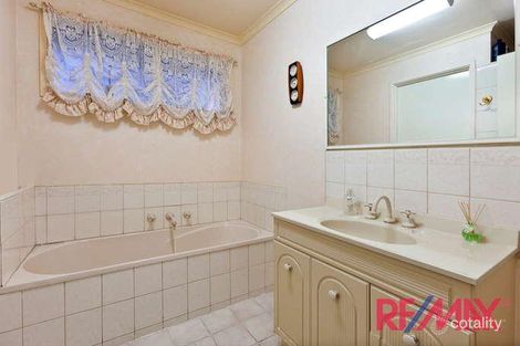 Property photo of 41 Robert Molyneux Avenue Endeavour Hills VIC 3802