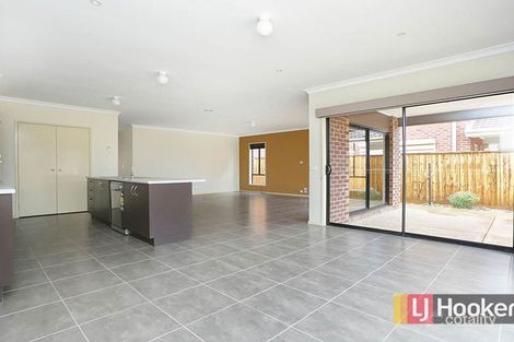 Property photo of 10 Chatham Avenue Tarneit VIC 3029