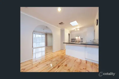 Property photo of 16 Grinstead Court Craigieburn VIC 3064