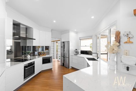 Property photo of 9 Teneriffe Court Parrearra QLD 4575