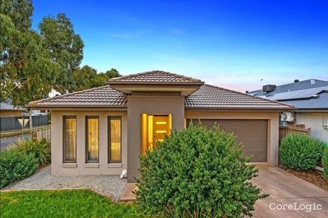 Property photo of 54 Chantenay Parade Cranbourne North VIC 3977