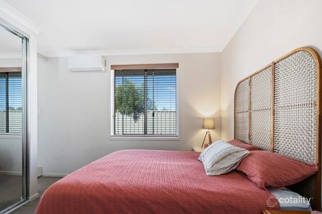 Property photo of 33 Jubilee Circuit Rosemeadow NSW 2560