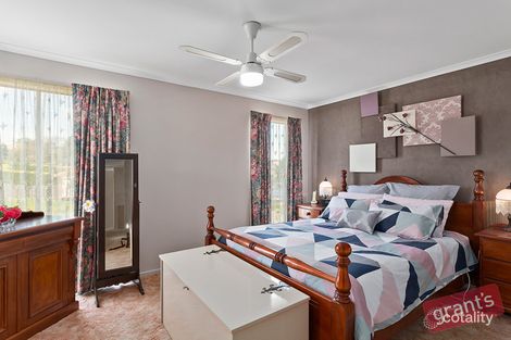 Property photo of 20 Steeple Place Endeavour Hills VIC 3802