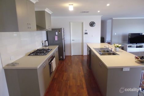 Property photo of 16 Edenhope Road Australind WA 6233